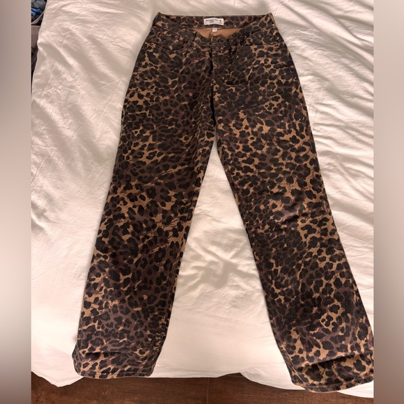 Abercrombie Curve Love Baggy low rise Leopard Print Pants - Picture 6 of 6